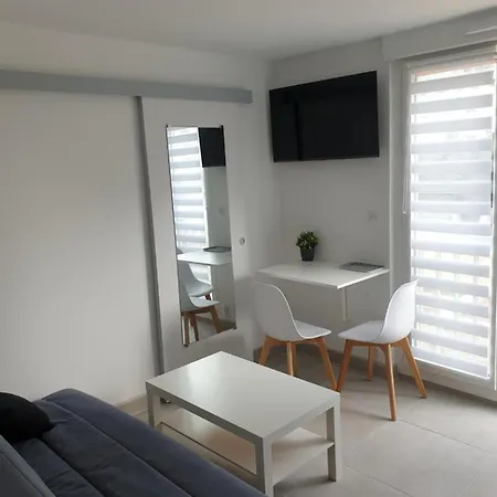 Superbe Studio Entierement Refait A Neuf